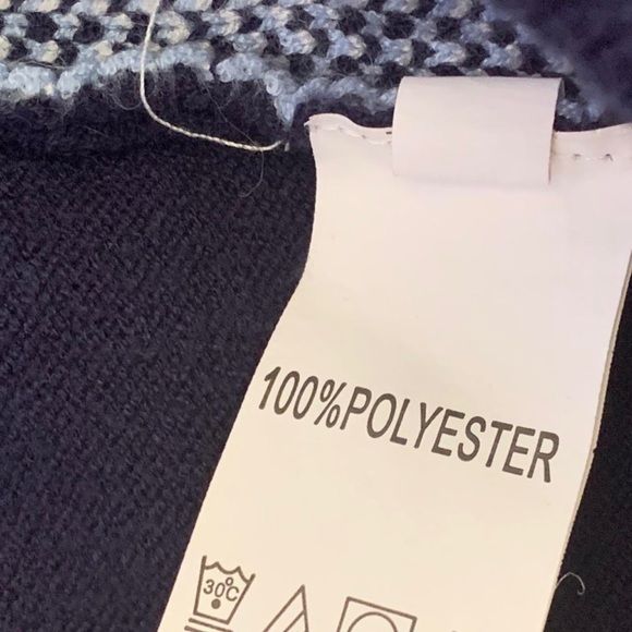 Cute argyle cardigan. Selling because I don’t wear it anymore. - Picture 3 of 3